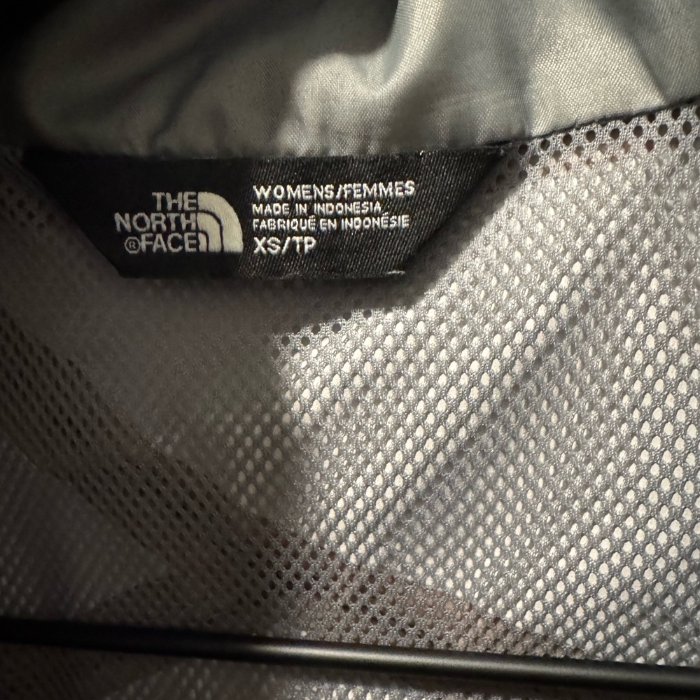 The North Face Women's Black and Pink Ski Jacket - Picture 2 of 5